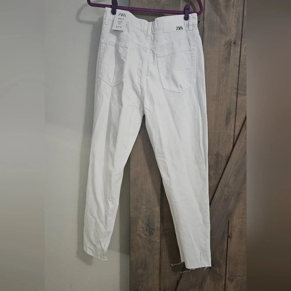 ZARA white distressed Mom fit jeans. Size 10. NWT